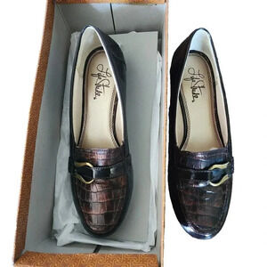 New LifeStride Declare Gio Women Brown Patent Leather Slip On Closed Toe Shoes